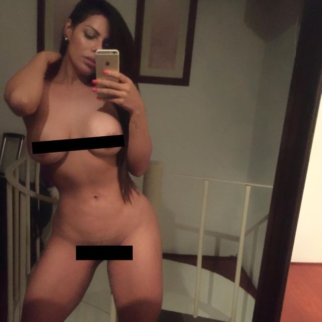 Celebrities Show Support For Kim Kardashian By Posting Nude Selfies (6 pics)