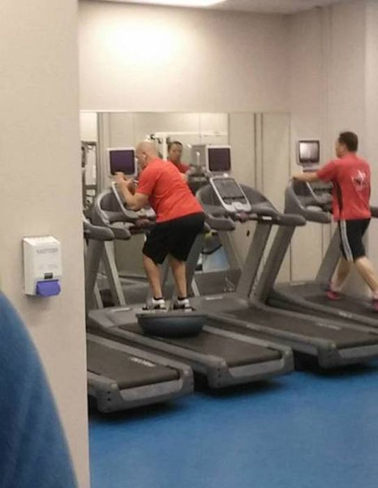 Someone Needs To Tell Them They're Doing It Wrong (45 pics)