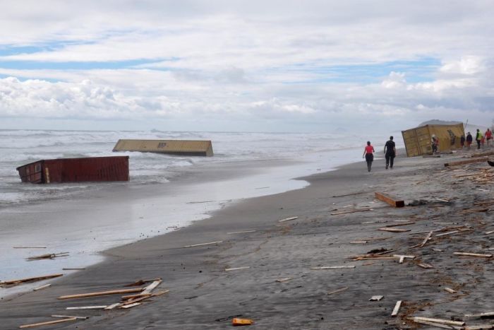 23 Strange And Rare Items People Found On The Beach (23 pics)