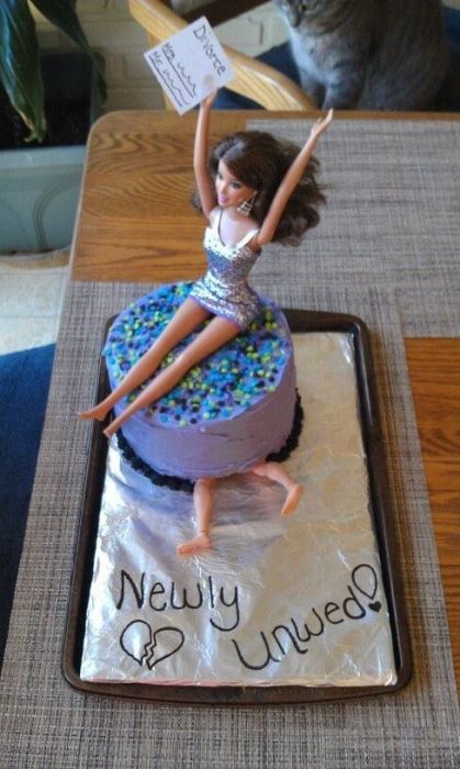 Creative Cakes That Are Just Too Funny To Eat (25 pics)