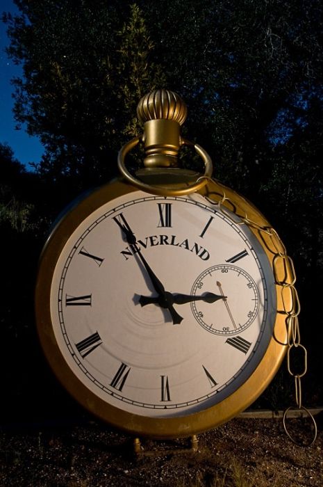 Four Friends Broke Into Micheal Jackson’s Neverland Ranch And This Is What They Found (11 pics)