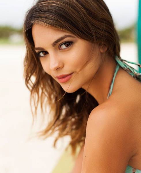 There's No Denying That Beautiful Girls Make The World A Better Place (59 pics)