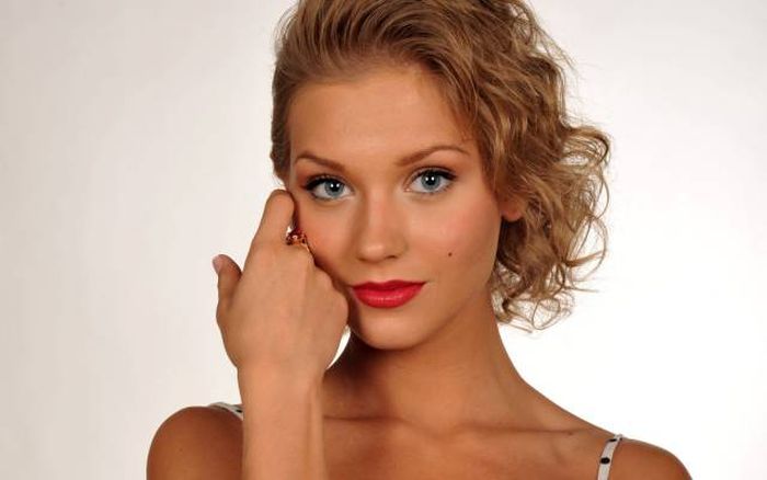 There's No Denying That Beautiful Girls Make The World A Better Place (59 pics)