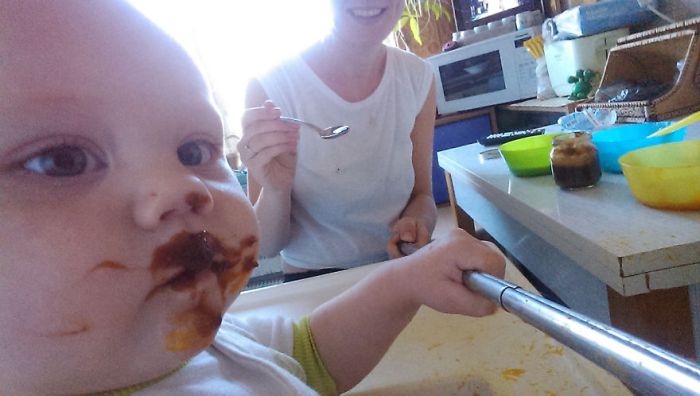 Woman Uses A Selfie Stick To Document A Day In The Life Of A Mom (26 pics)