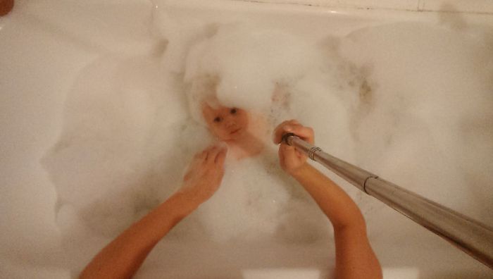 Woman Uses A Selfie Stick To Document A Day In The Life Of A Mom (26 pics)