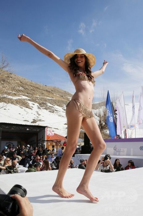 Sexy Models Show Off Lingerie And Swimwear At Ski And Fashion 2016 (22 pics)