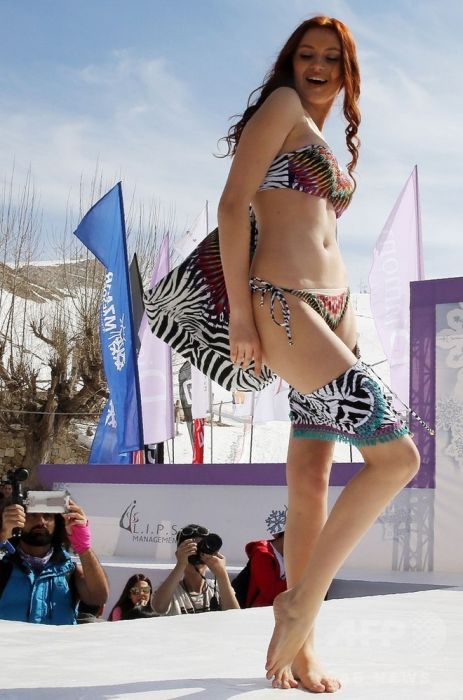 Sexy Models Show Off Lingerie And Swimwear At Ski And Fashion 2016 (22 pics)