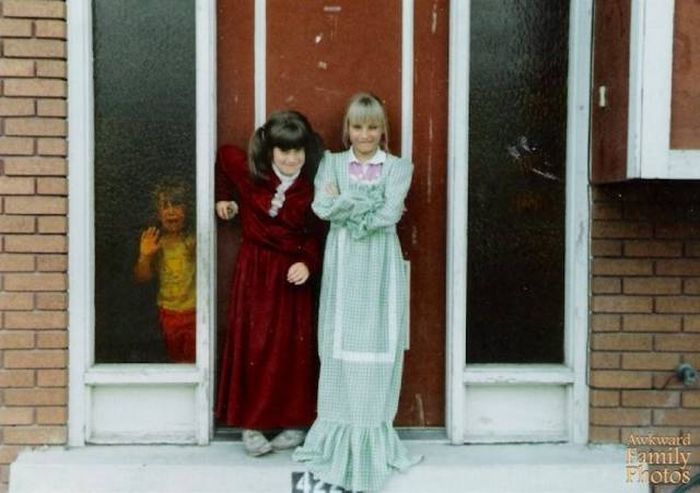 Kids Who Completely Ruined A Nice Family Portrait (33 pics)