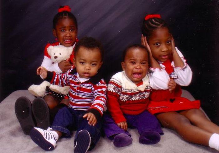 Kids Who Completely Ruined A Nice Family Portrait (33 pics)