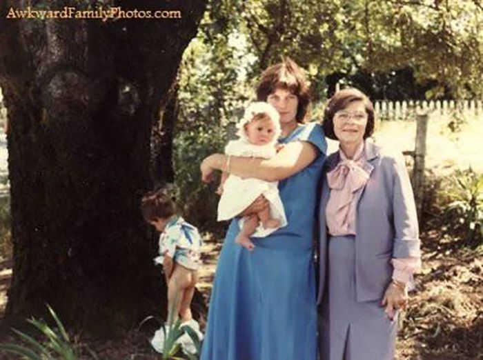 Kids Who Completely Ruined A Nice Family Portrait (33 pics)
