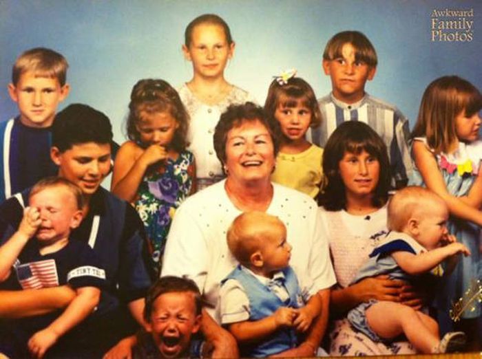Kids Who Completely Ruined A Nice Family Portrait (33 pics)