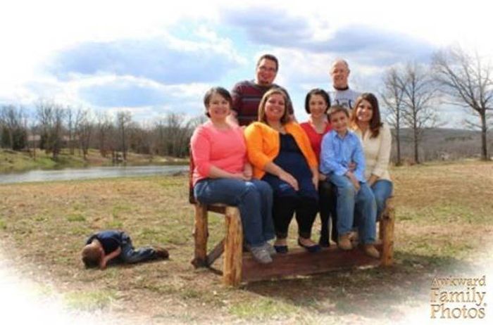 Kids Who Completely Ruined A Nice Family Portrait (33 pics)