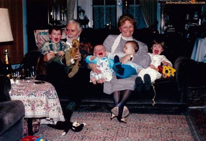 Kids Who Completely Ruined A Nice Family Portrait (33 pics)