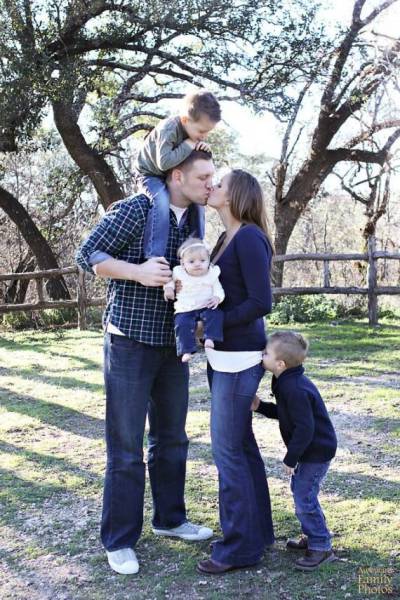 Kids Who Completely Ruined A Nice Family Portrait (33 pics)