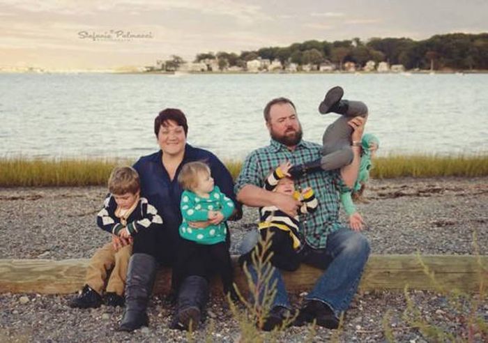 Kids Who Completely Ruined A Nice Family Portrait (33 pics)