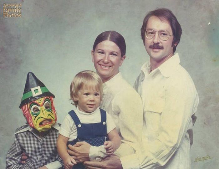 Kids Who Completely Ruined A Nice Family Portrait (33 pics)