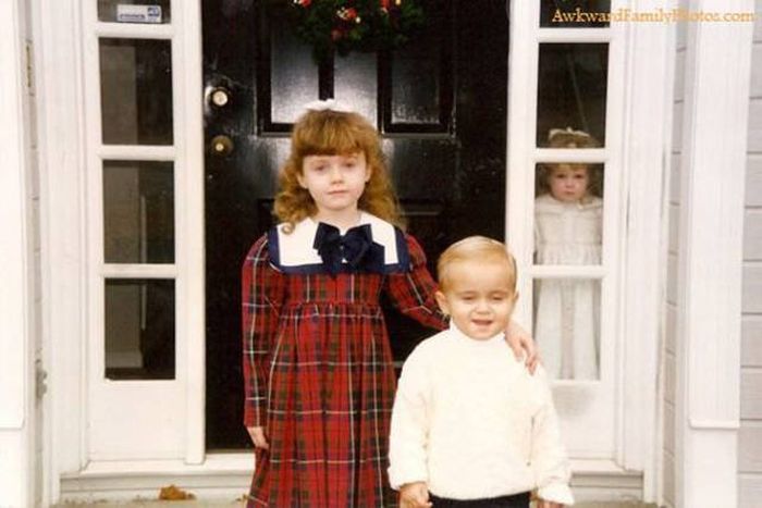Kids Who Completely Ruined A Nice Family Portrait (33 pics)