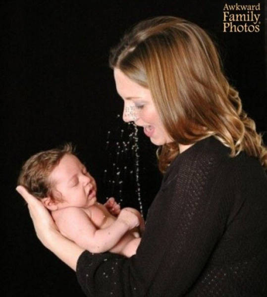 Kids Who Completely Ruined A Nice Family Portrait (33 pics)