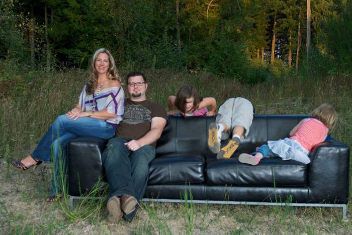 Kids Who Completely Ruined A Nice Family Portrait (33 pics)
