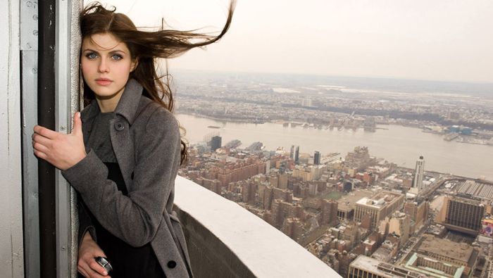 Alexandra Daddario Is One Of Hollywood's Hottest Actresses (10 pics)