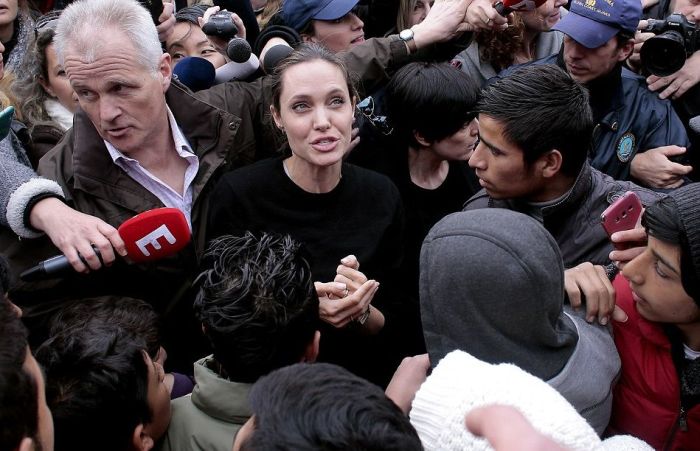 Angelina Jolie Meets With Hundreds Of Star Struck Immigrants In Greece (10 pics)