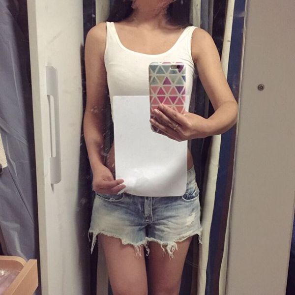Chinese Women Are Now Getting In On The A4 Waist Challenge (26 pics)