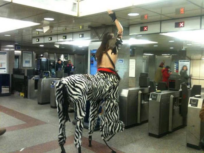 Commuting Opens You Up To A Whole New World Of Weirdness (40 pics)