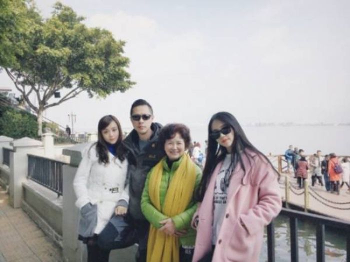 You Won't Be Able To Tell Who Is Who Because This Chinese Family Doesn’t Age (8 pics)