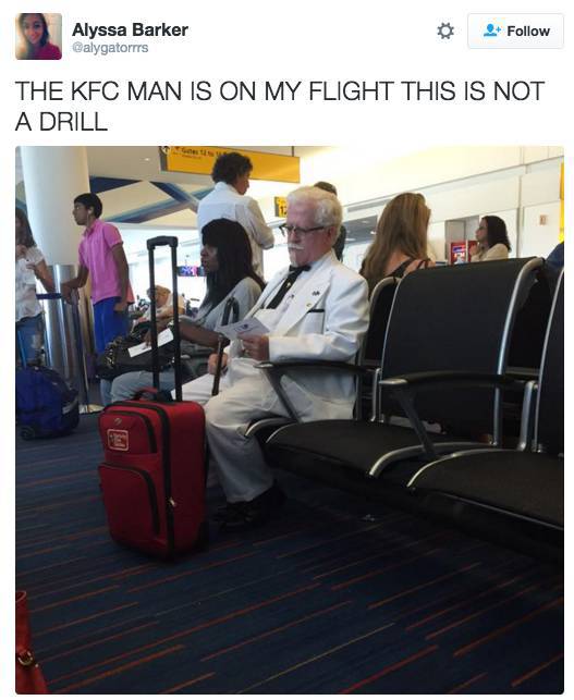 Random Celebrities Who Got Spotted On Airplanes (21 pics)