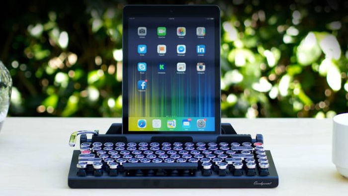 It's Always The Awesome Things You Don't Need That You Want The Most (40 pics)