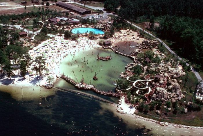 Disney's Abandoned Water Park Is Far From The Happiest Place On Earth (17 pics)