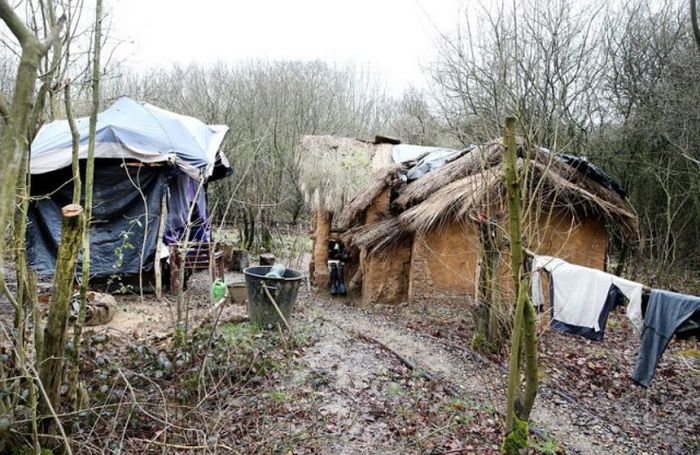 Meet The Man Who's Been Living In A London Mud Hut For 4 Years (9 pics)
