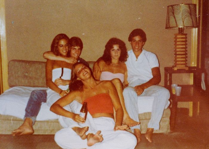 Rare Photos Show A Young Tom Cruise With His First Girlfriend (8 pics)