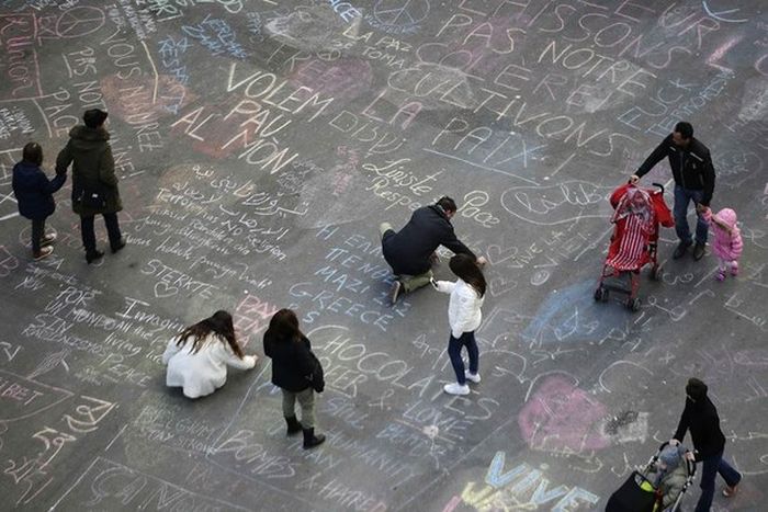 The Streets Of Brussels Have Become Much More Colorful (5 pics)