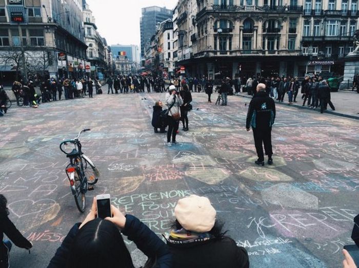 The Streets Of Brussels Have Become Much More Colorful (5 pics)