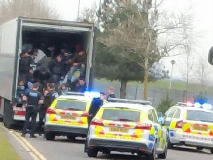 British Police Pull Truck Over To Find 26 Illegal Immigrants Hiding In The Back (4 pics)
