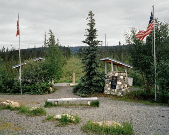 A Look At The Peaceful And Impressive Borderline Between The USA And Canada (16 pics)
