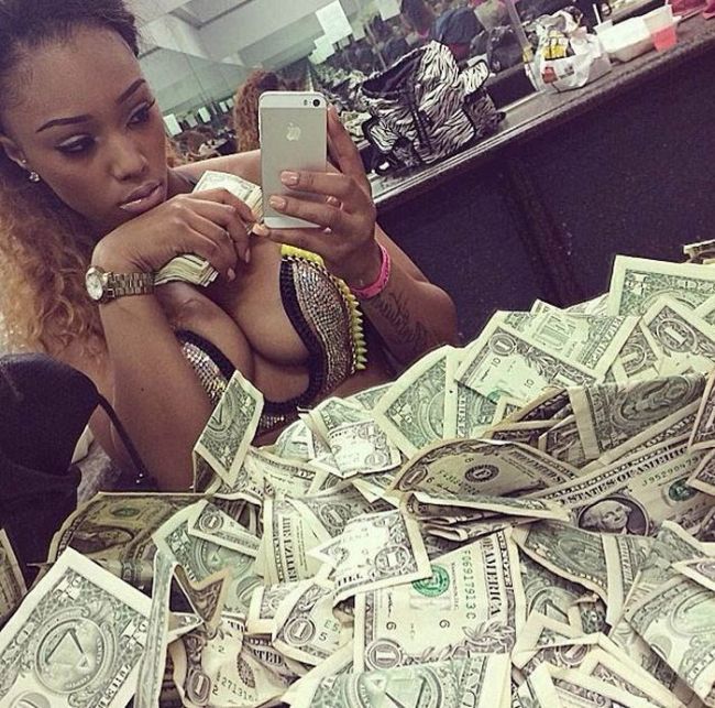 Strippers Always Seem To Be Swimming In Money (22 pics)