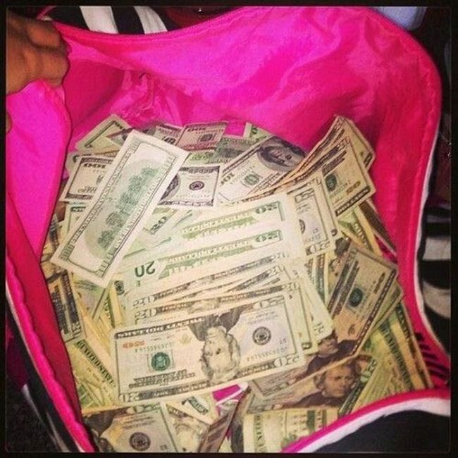 Strippers Always Seem To Be Swimming In Money (22 pics)