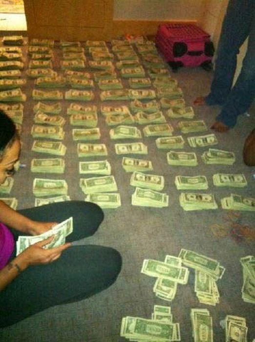 Strippers Always Seem To Be Swimming In Money (22 pics)