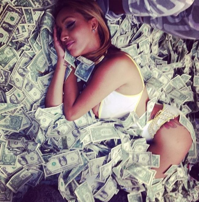 Strippers Always Seem To Be Swimming In Money Pics