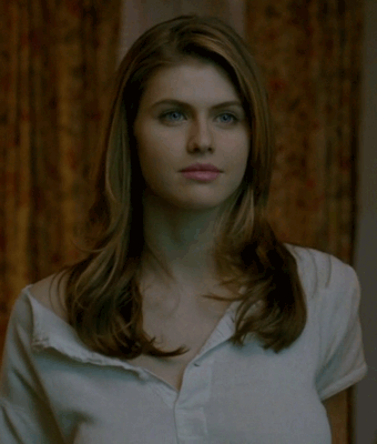 Alexandra Daddario's Hotness Takes Center Stage In These Sexy Gifs (15 gifs)