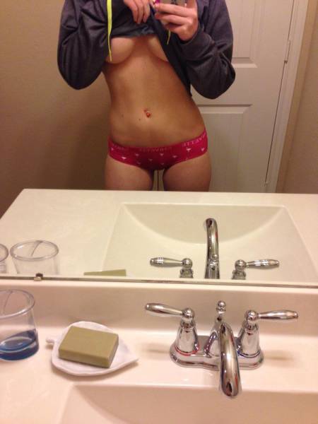 Gorgeous Underboob Pics That Will Put A Giant Smile On Your Face (46 pics)