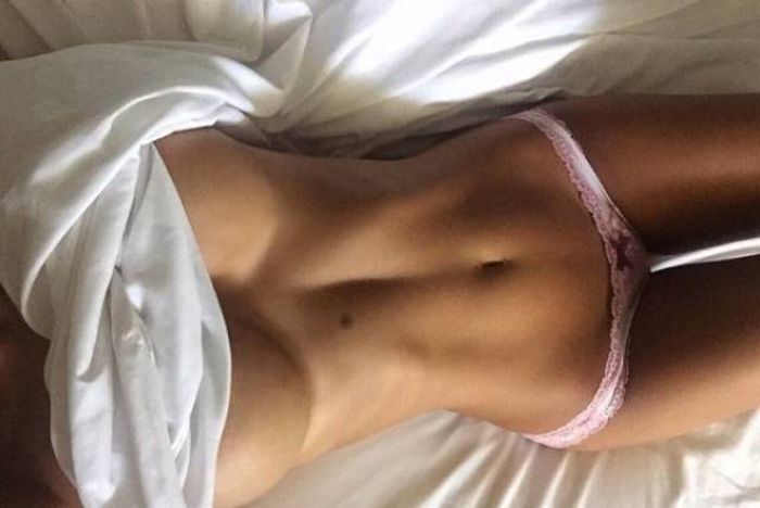 Gorgeous Underboob Pics That Will Put A Giant Smile On Your Face (46 pics)