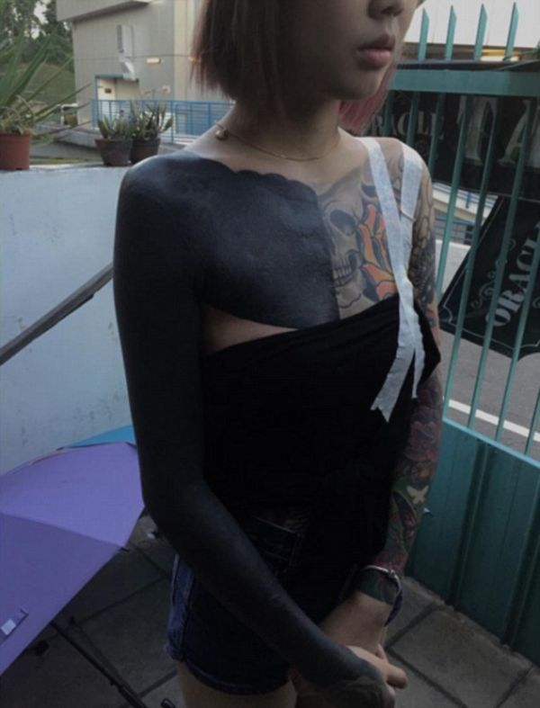 Blackout Tattoos Are Becoming A Big Trend In The Tattoo World (9 pics)