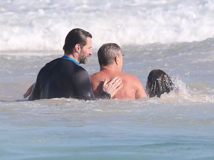 Hugh Jackman Rescues His Son And Other Swimmers From Dangerous Waters (4 pics + video)