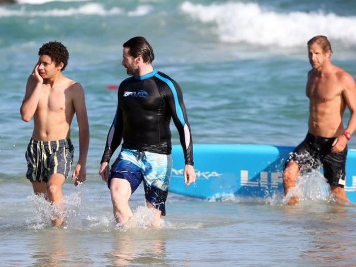 Hugh Jackman Rescues His Son And Other Swimmers From Dangerous Waters (4 pics + video)