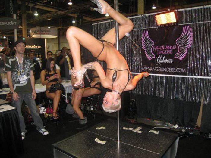 Sexy Photos From Wild Strip Clubs And Hot Parties That Will Drive You Crazy (52 pics)