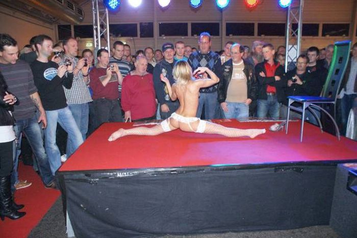 Sexy Photos From Wild Strip Clubs And Hot Parties That Will Drive You Crazy (52 pics)