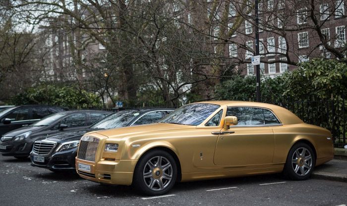 Britain Has An Anonymous Tourist With A Flashy Car Collection (12 pics)